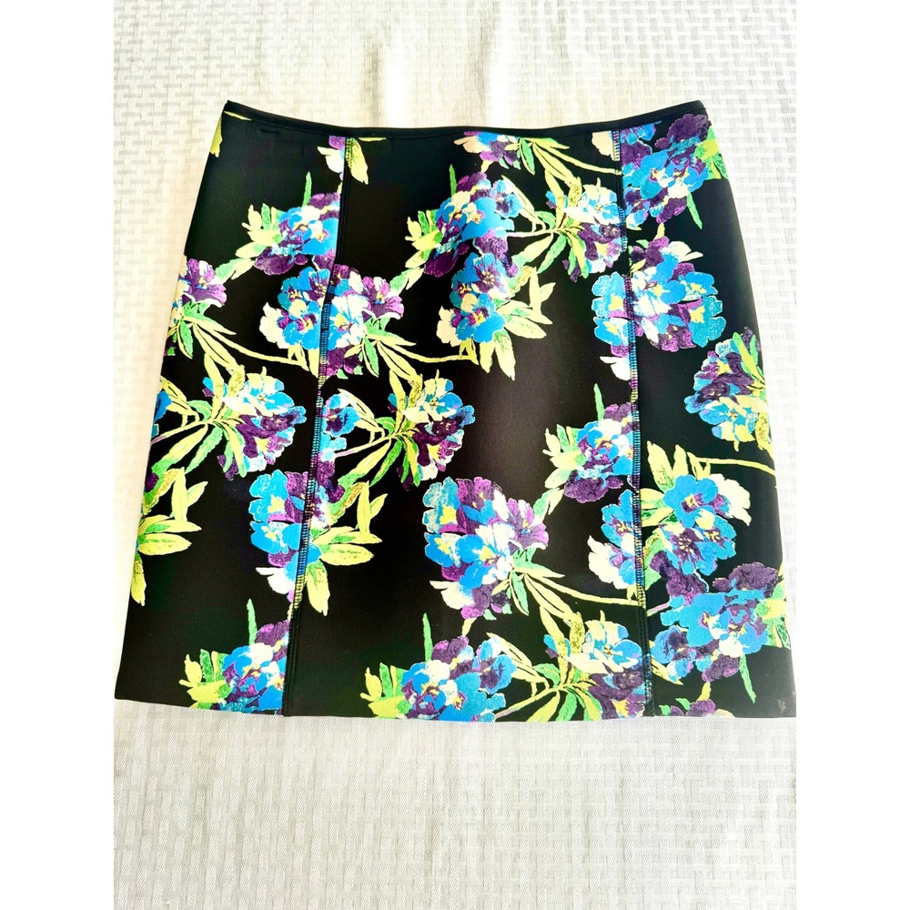 Elizabeth and James Floral Scuba Mini Skirt Black Blue Purple Size L Zip Back